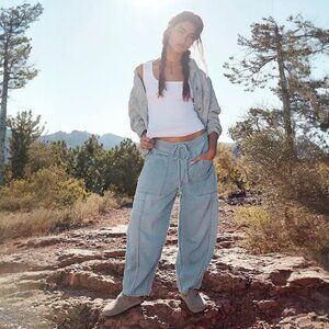 We The Free Silverton Barrel Jeans Pull-On Light Wash Women's Size XL